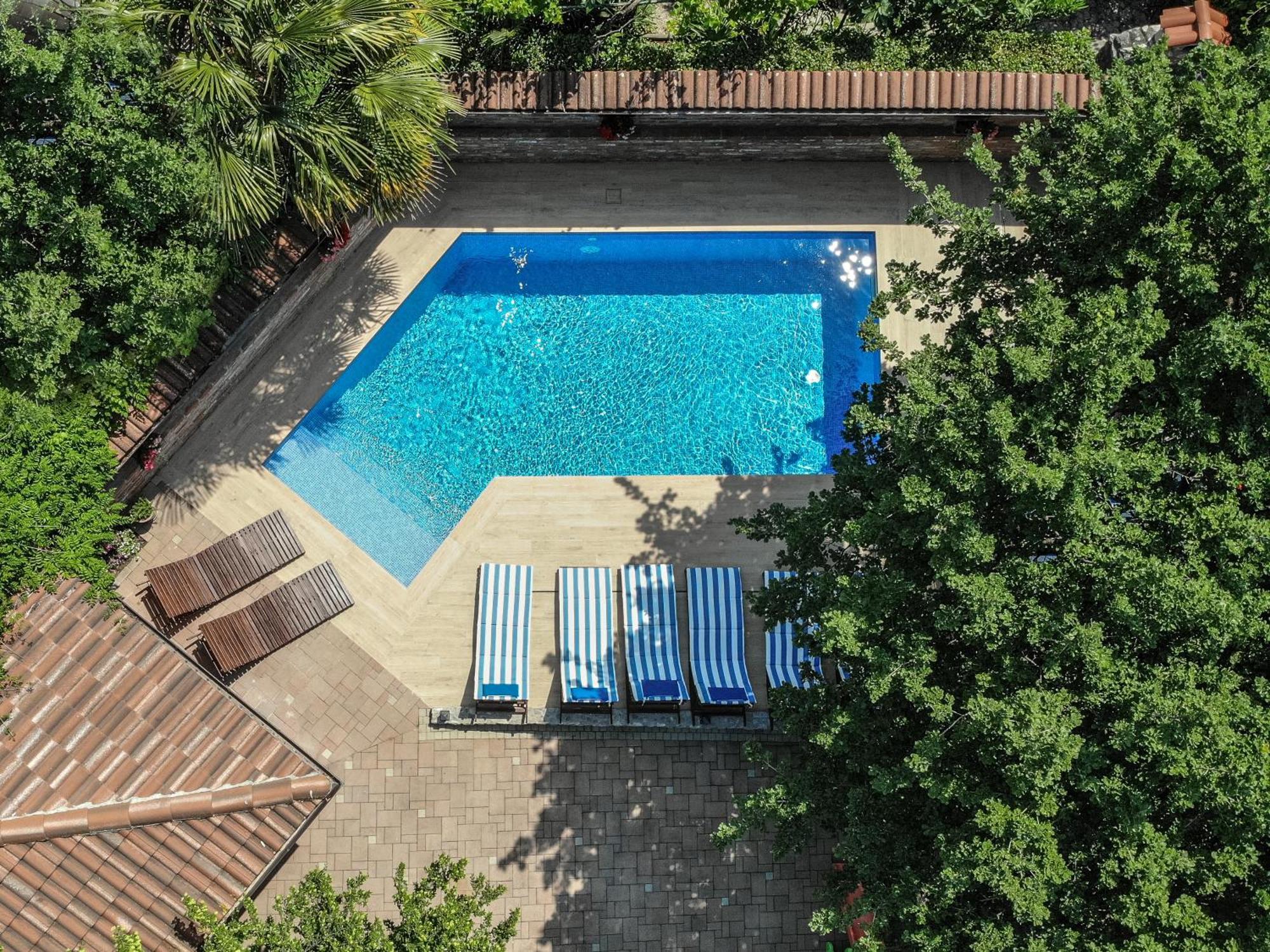 Villa Amalia Apartments Malinska Exterior photo